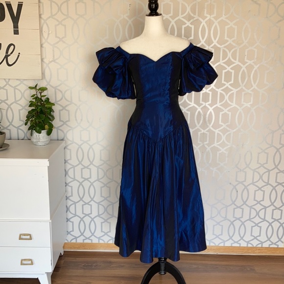 Dresses & Skirts - Retro navy blue prom or bridesmaid dress